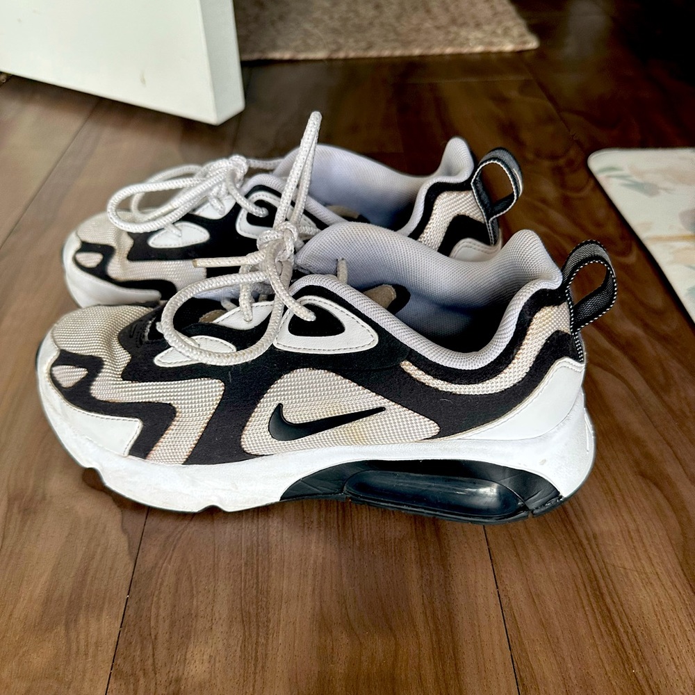 Nike Air Max 200 Women’s Shoe 7.5